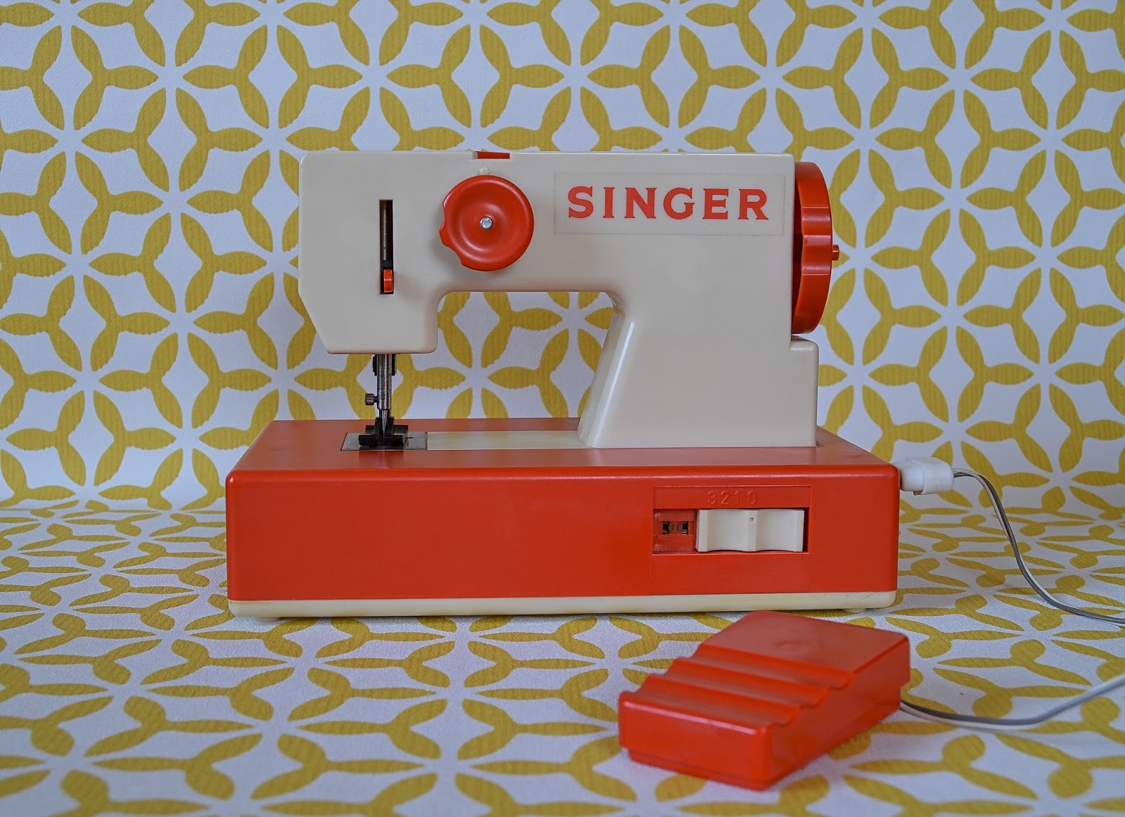 Vintage Lifestyle Concept Store JOUET VINTAGE , MACHINE