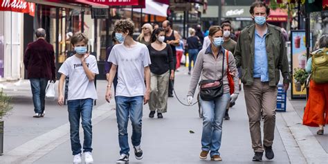 Porter Masque Dans La&nbsp;Rue